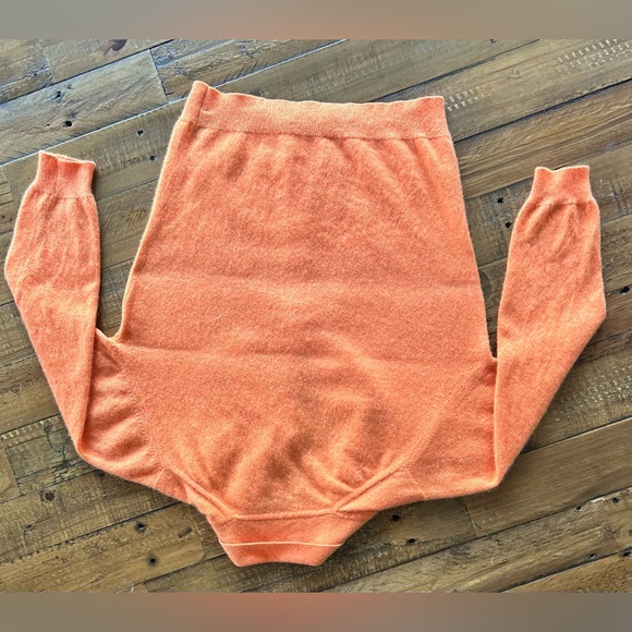 ****SOLD**** Vintage Cashmere Sweater / Pringle of Scotland - Picture 3 of 12